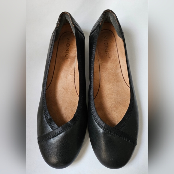 Vionic Caroll Women's Classic Black Flats - Picture 1 of 8